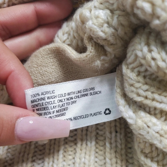 Mossimo Supply Co. Chunky Knit Sweater - Picture 4 of 7